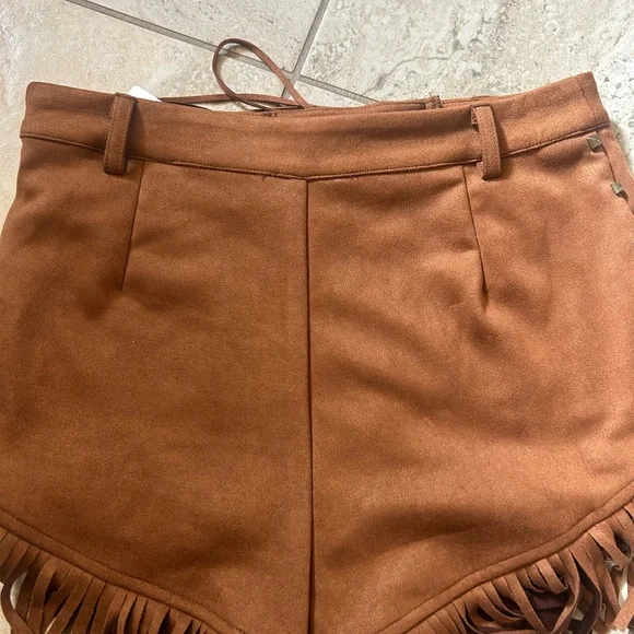 So cute! Brown suede Fringe Lace-Up Shorts - Picture 7 of 8